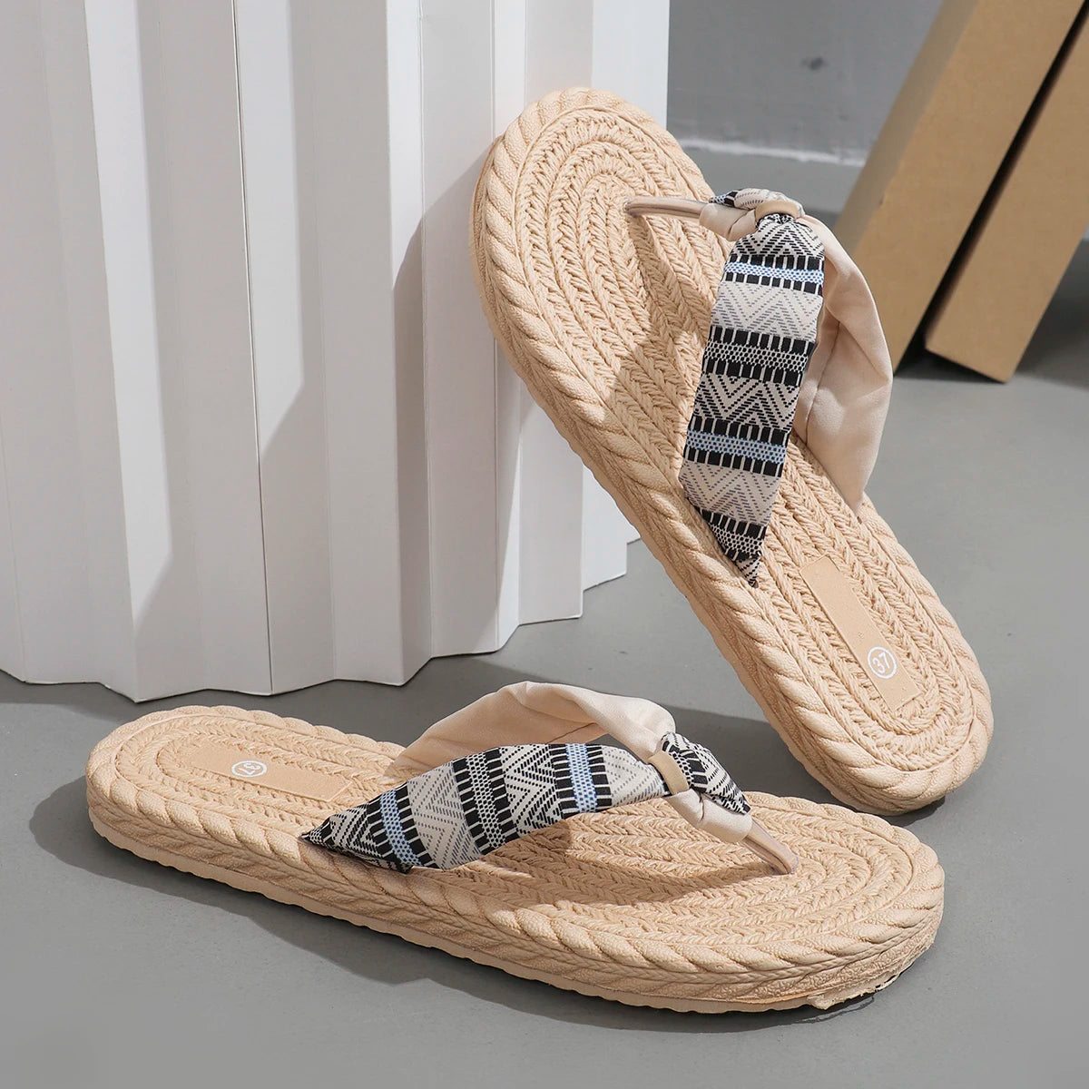 Women's fashion trend Ethnic flip-flops